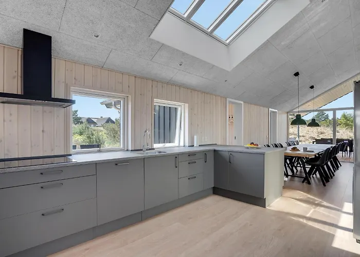 5 Bedroom Pet Friendly In Semesterbostad Romo